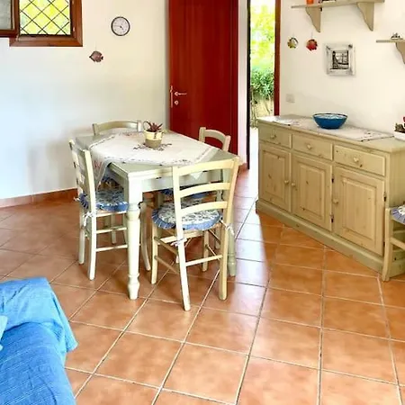 Casa Vacanze Con Veranda E Giardino, Mare Holiday home