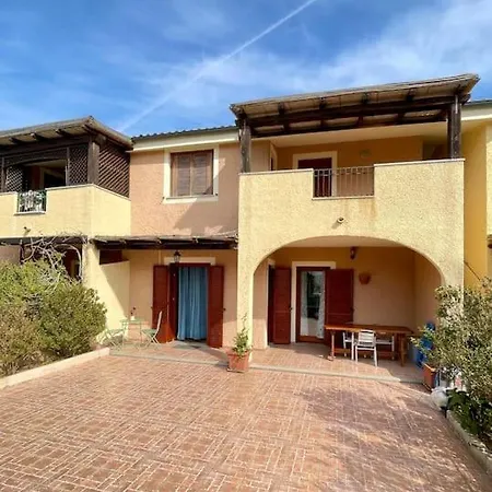 Holiday home Casa Vacanze Con Veranda E Giardino, Mare