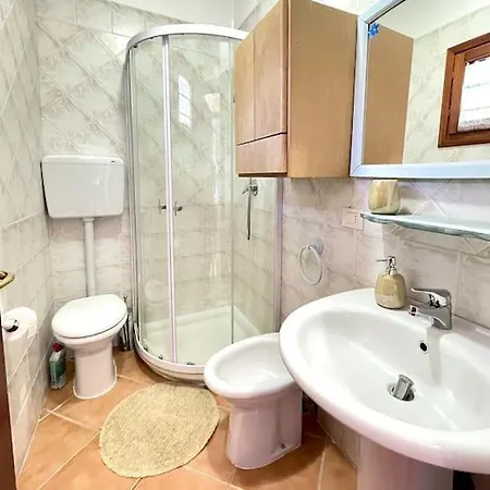 Holiday home Casa Vacanze Con Veranda E Giardino, Mare *